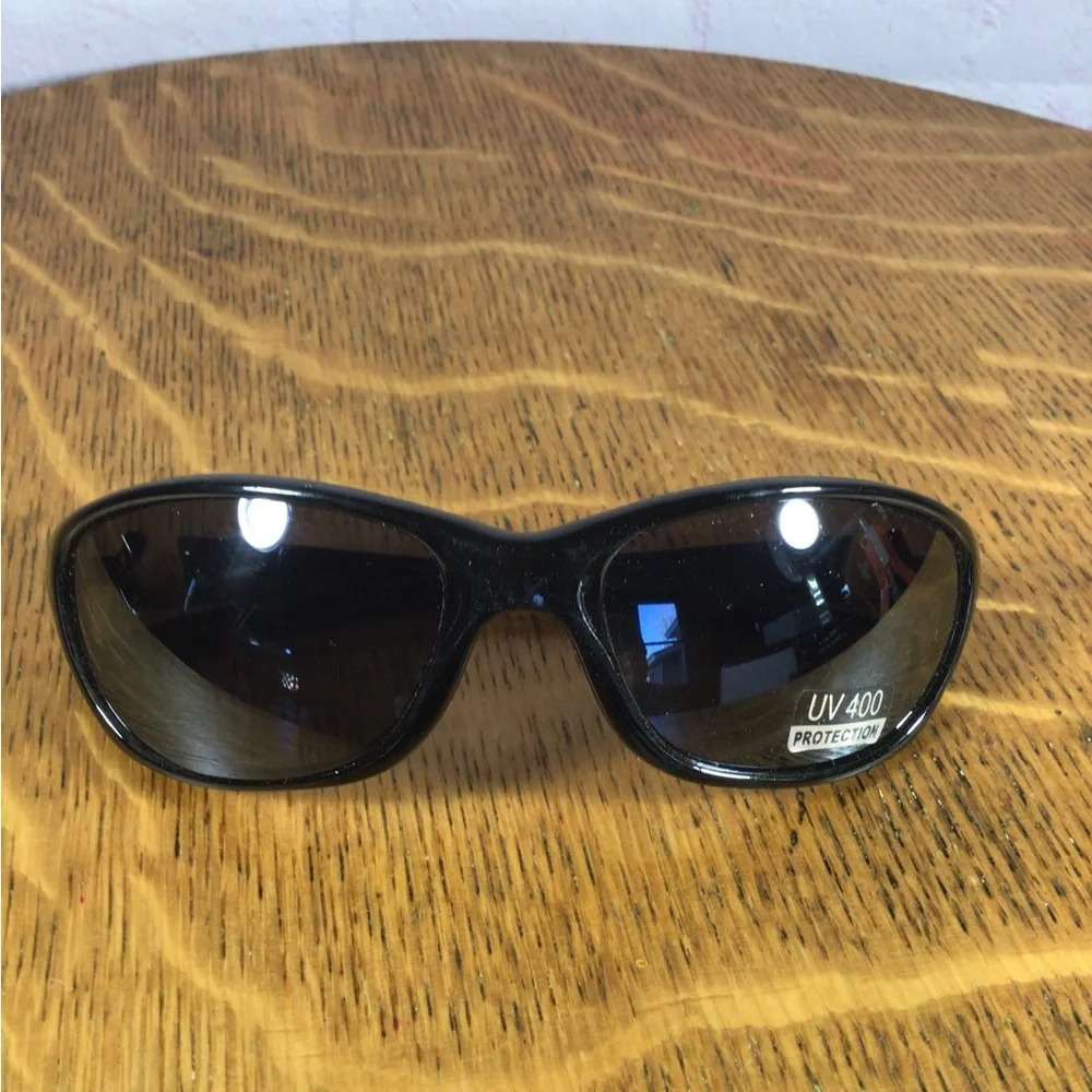 Black and Orange Frame Sunglasses - Picture 4 of 4